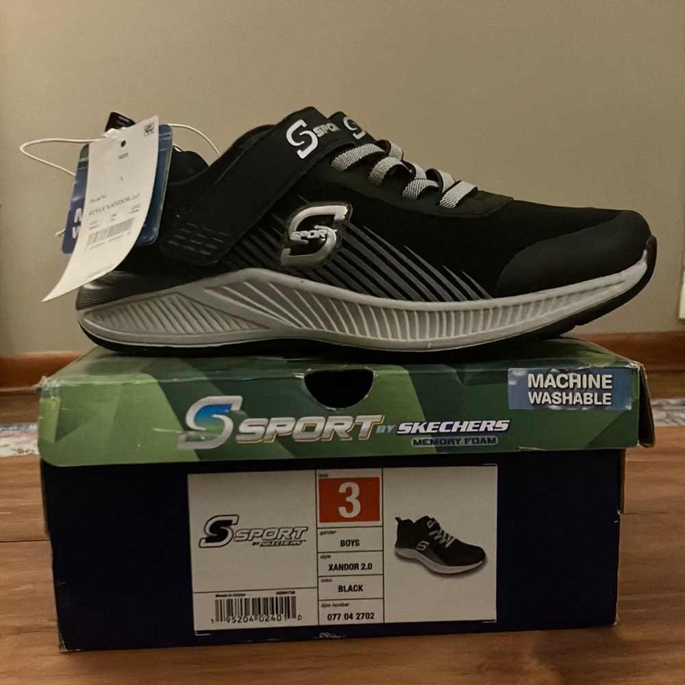 Sketchers boys sneakers size 3